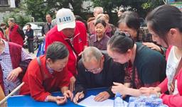 “九九”重阳时，暖心敬老情